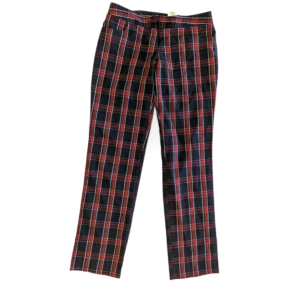 Women's black and red plaid pants